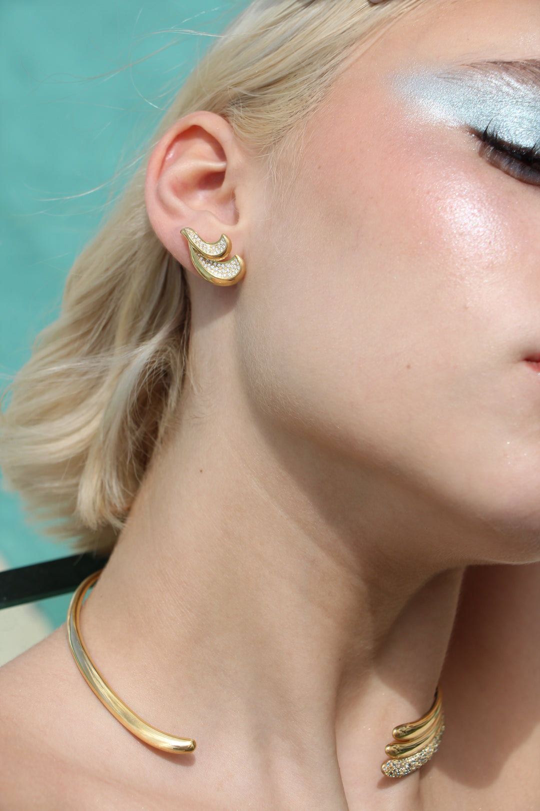 Ostrena Earrings Single