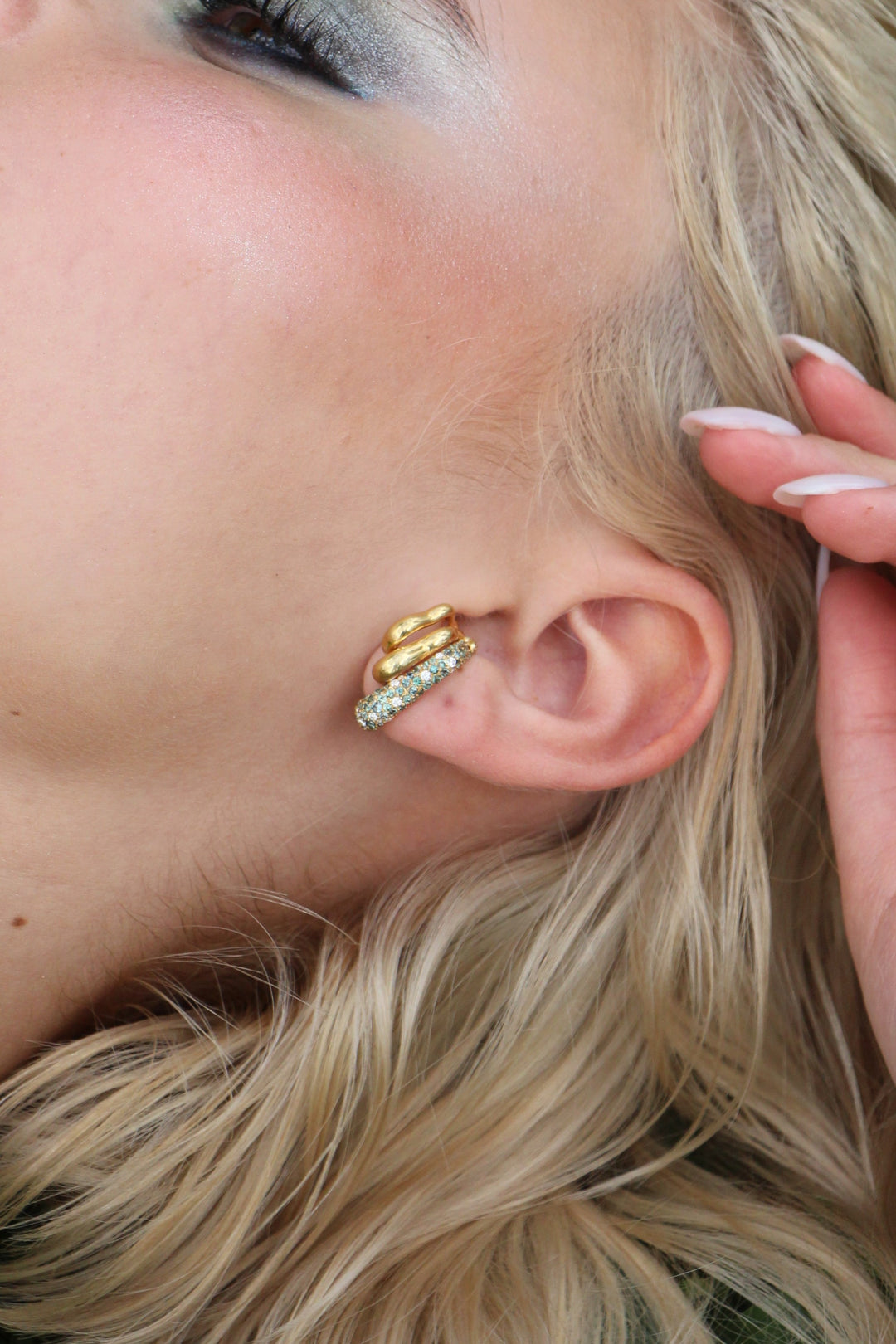 LIMITED EDITION SINGLE SEA ICE TRIPLE LINE EARRINGS