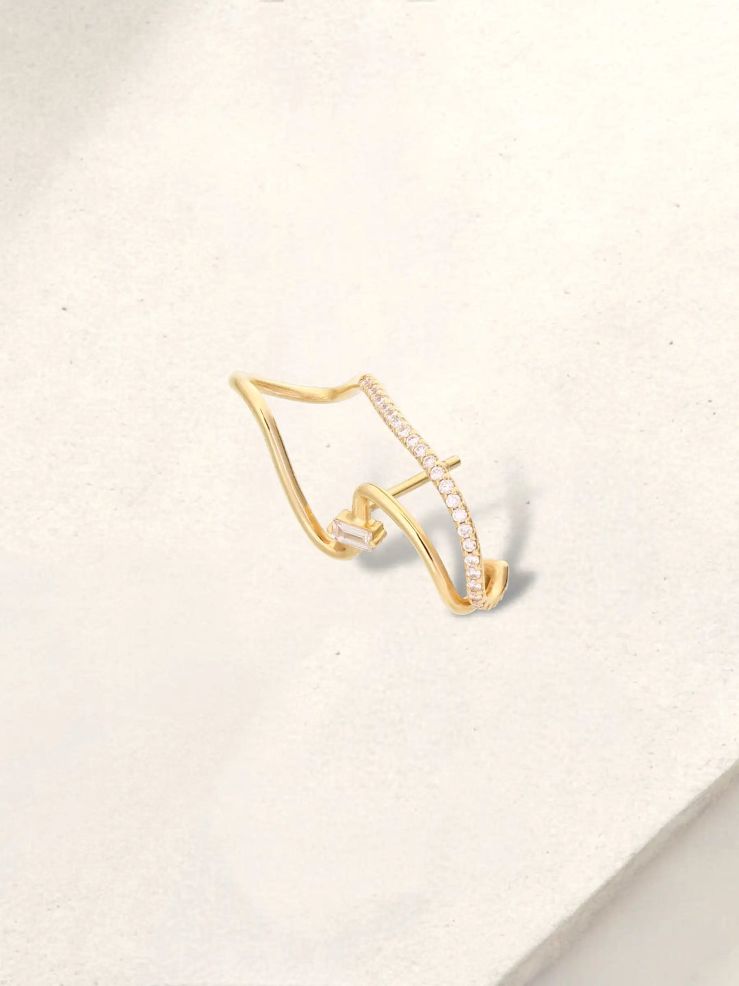 Timeless Baguette Single Wavy Earring